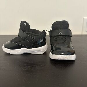Jordan Toddler Black & White Strap Sneakers